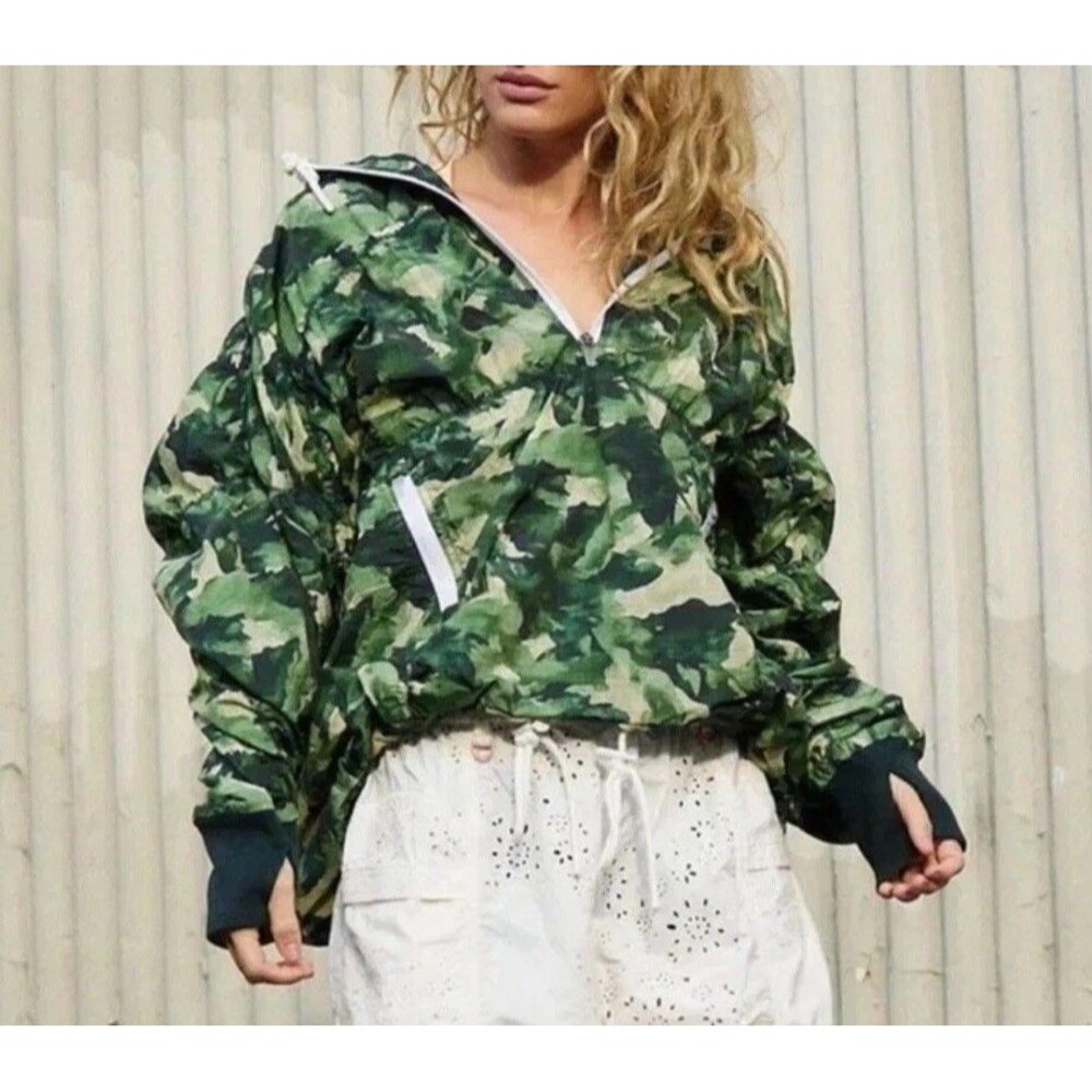 FP Movement Free People Size Medium Happy Camper Pullover Windbreaker Camo NEW
